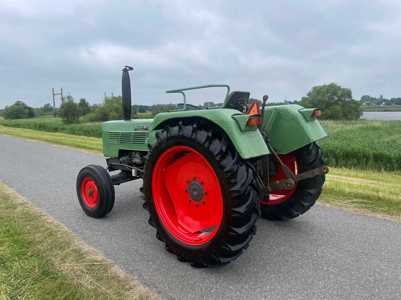 Fendt 102 S - Traktor: das Bild 4 Fendt 102 S - Traktor: das Bild 4