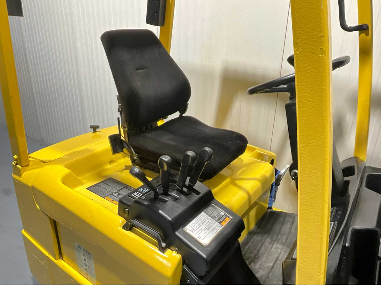 Gabelstapler HYSTER ELECTRIC FORKLIFT -3.8M MAST, FORK POSITIONER - J1.60XMT - FORKLIFT, BATTERY CHARGER: das Bild 15 Gabelstapler HYSTER ELECTRIC FORKLIFT -3.8M MAST, FORK POSITIONER - J1.60XMT - FORKLIFT, BATTERY CHARGER: das Bild 15