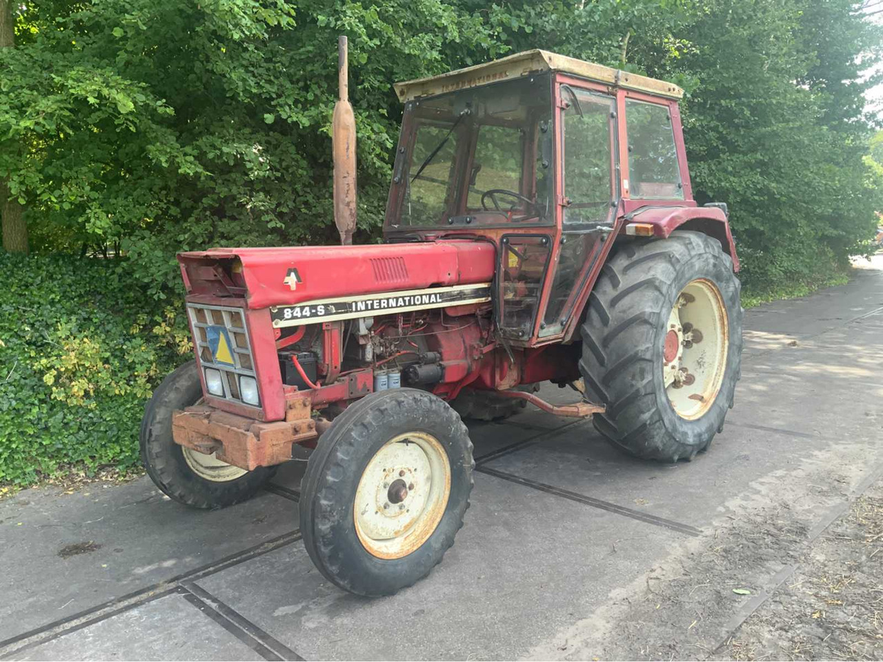 International 844-S - Traktor: das Bild 1 International 844-S - Traktor: das Bild 1