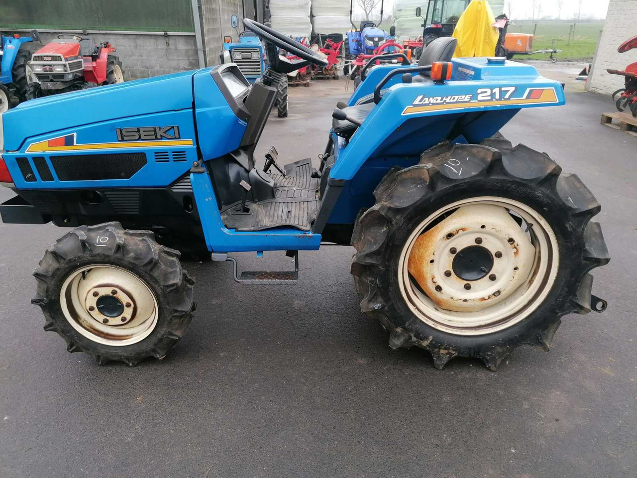 Iseki TU217F - Kleintraktor: das Bild 1 Iseki TU217F - Kleintraktor: das Bild 1