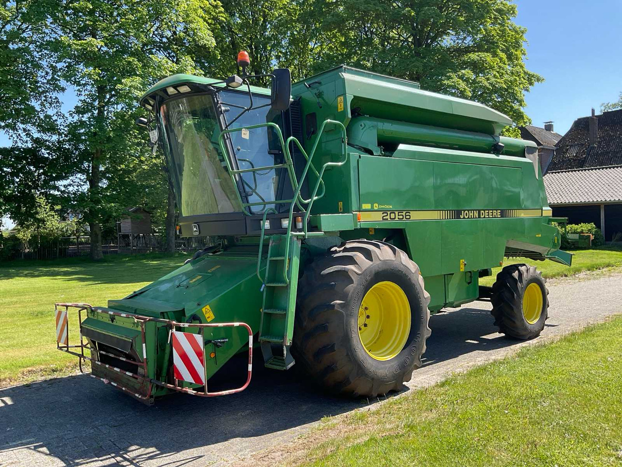 John Deere 2056 - Mähdrescher: das Bild 1 John Deere 2056 - Mähdrescher: das Bild 1