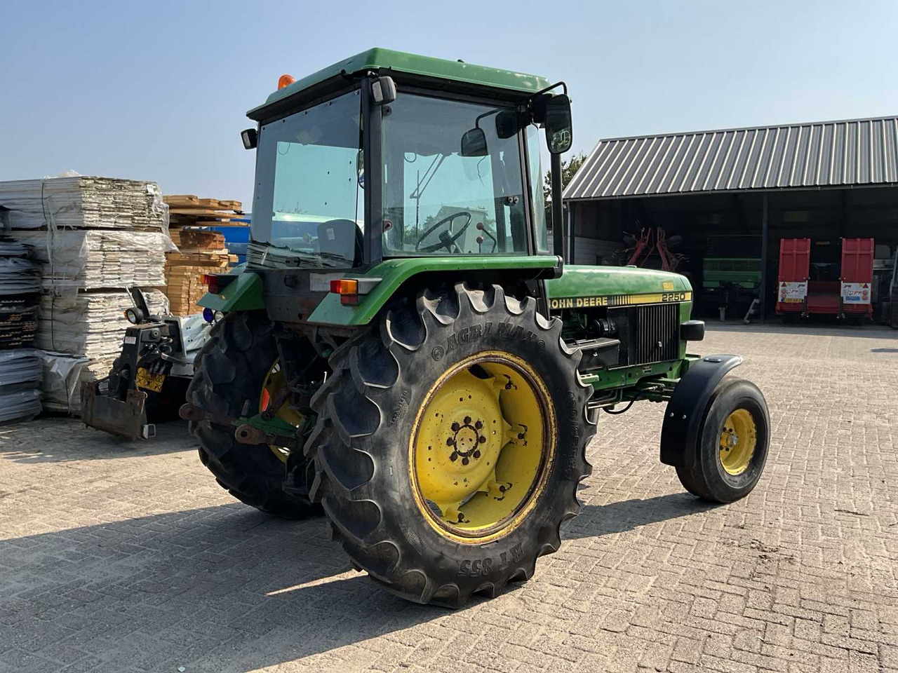 John Deere 2250 - Traktor: das Bild 3 John Deere 2250 - Traktor: das Bild 3