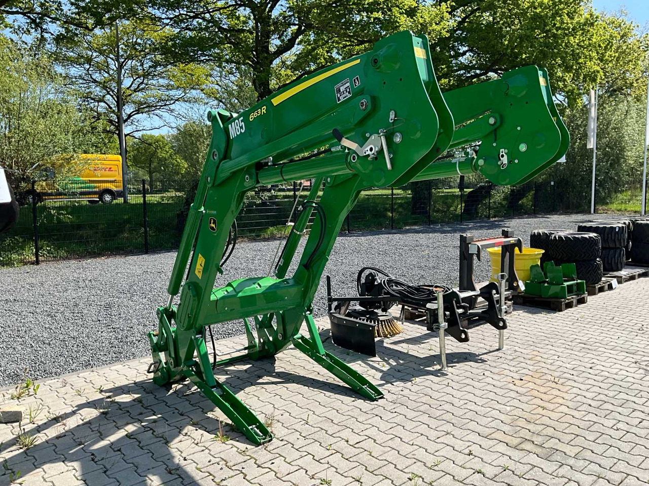 John Deere 663R - Frontlader für Traktor: das Bild 2 John Deere 663R - Frontlader für Traktor: das Bild 2