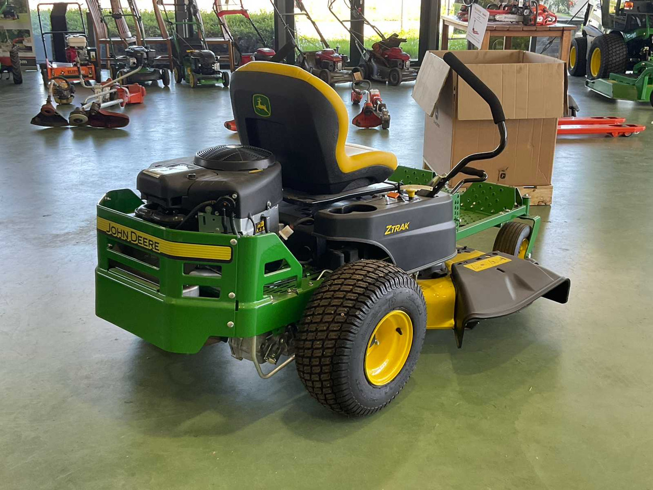 John Deere Z335E - Rasenmäher: das Bild 5 John Deere Z335E - Rasenmäher: das Bild 5