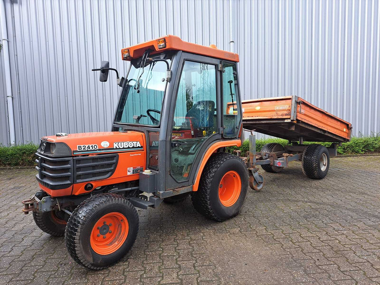 Kubota B2410 - Kleintraktor: das Bild 1 Kubota B2410 - Kleintraktor: das Bild 1