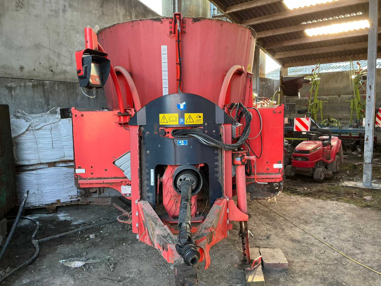 Kuhn Euvi85 - Futtermischwagen: das Bild 2 Kuhn Euvi85 - Futtermischwagen: das Bild 2