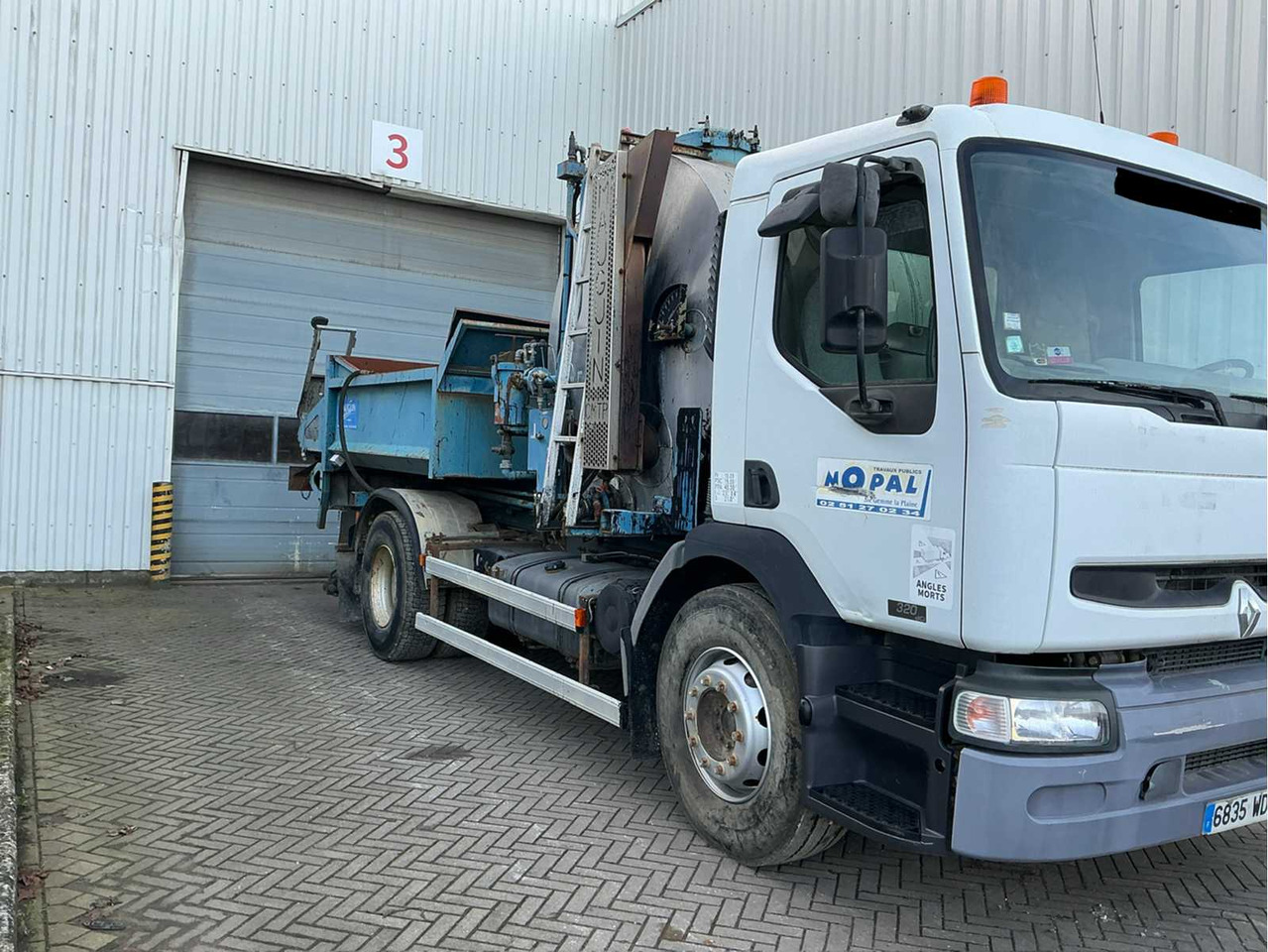 2001 RENAULT 22 AVA 320 DCI TRUCK - LKW: das Bild 2 2001 RENAULT 22 AVA 320 DCI TRUCK - LKW: das Bild 2
