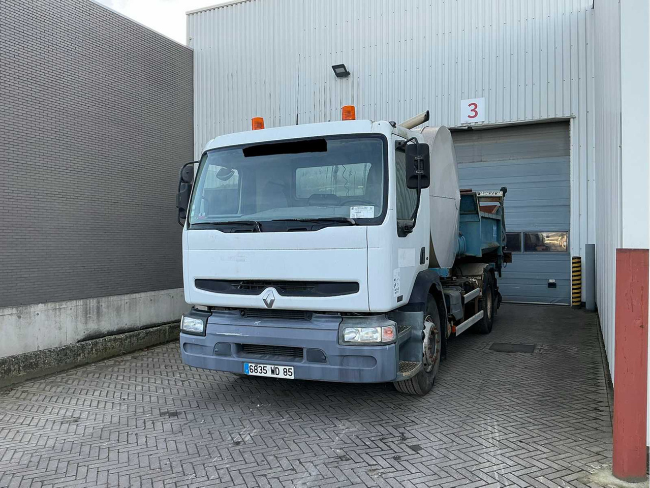 2001 RENAULT 22 AVA 320 DCI TRUCK - LKW: das Bild 3 2001 RENAULT 22 AVA 320 DCI TRUCK - LKW: das Bild 3