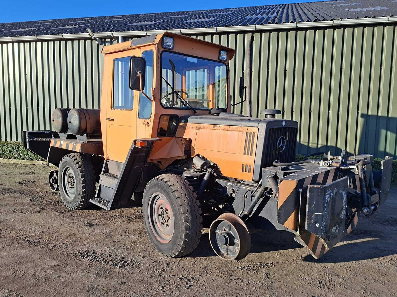MERCEDES BENZ MB - 1990 - TRAC 700 TRACK - ALL-WHEEL DRIVE FARM TRACTOR - Traktor: das Bild 4 MERCEDES BENZ MB - 1990 - TRAC 700 TRACK - ALL-WHEEL DRIVE FARM TRACTOR - Traktor: das Bild 4