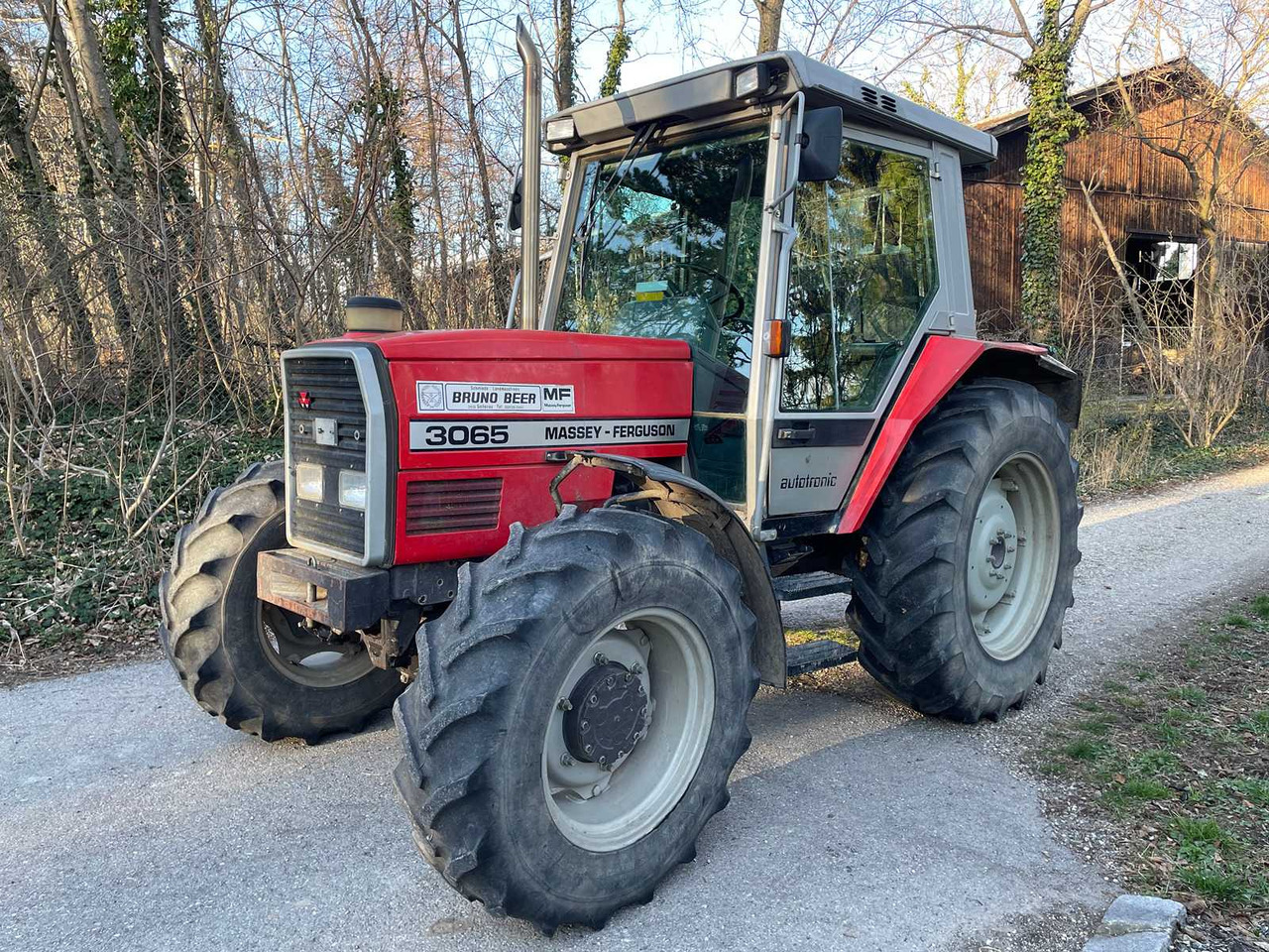 Massey Ferguson 3065 - Traktor: das Bild 1 Massey Ferguson 3065 - Traktor: das Bild 1
