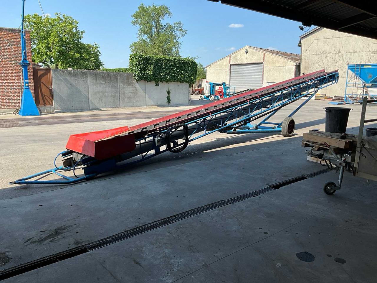 Mobile conveyor belt - toggle clamp - Förderband: das Bild 1 Mobile conveyor belt - toggle clamp - Förderband: das Bild 1