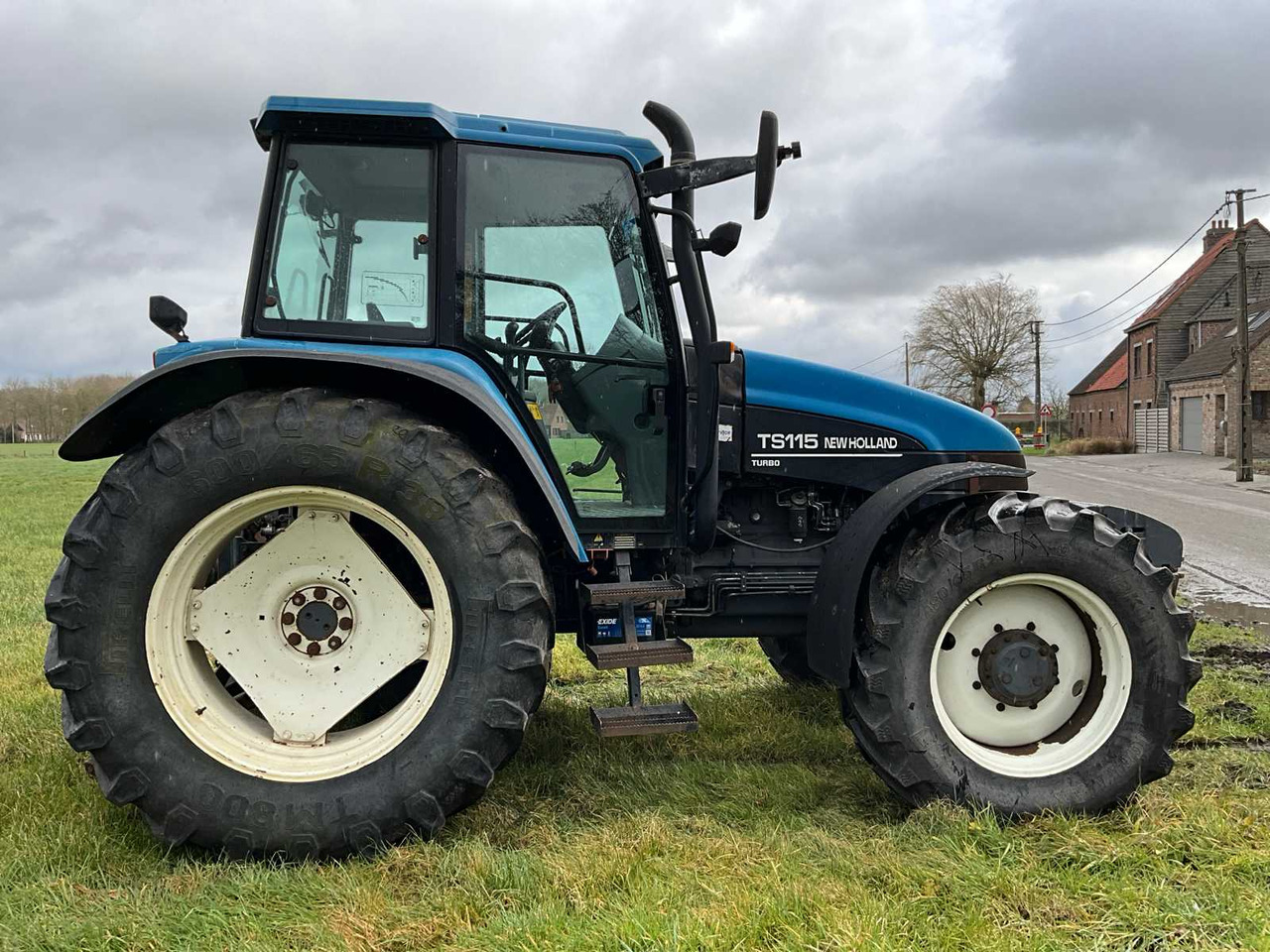 New Holland TS115 - Traktor: das Bild 4 New Holland TS115 - Traktor: das Bild 4