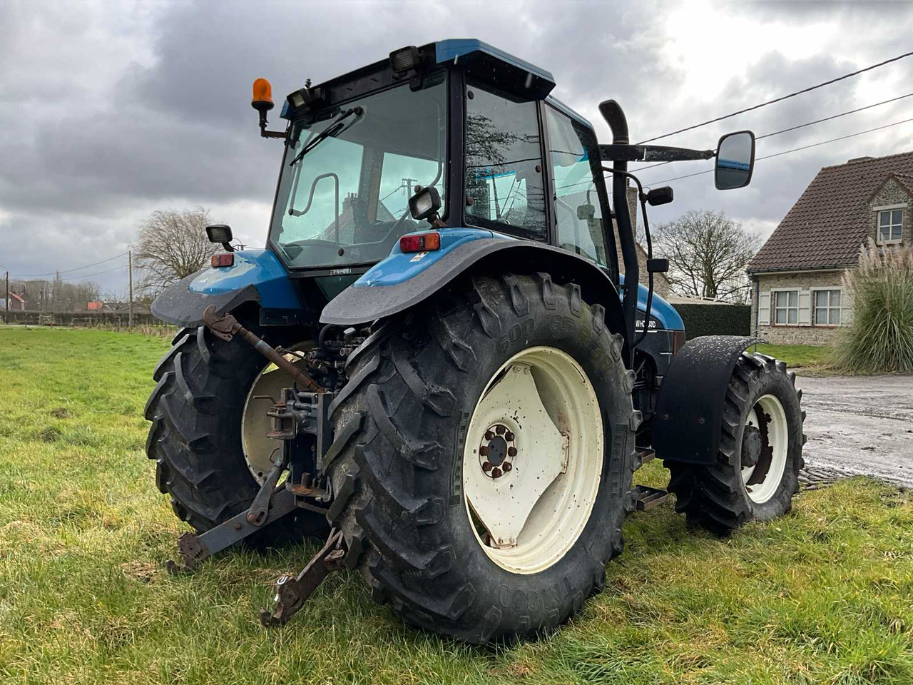 New Holland TS115 - Traktor: das Bild 5 New Holland TS115 - Traktor: das Bild 5