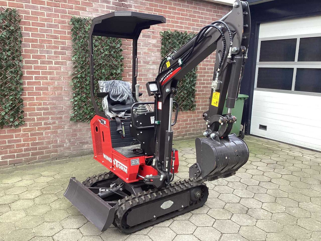 RHINOCEROS WINDSTORM XN 10 - Minibagger: das Bild 4 RHINOCEROS WINDSTORM XN 10 - Minibagger: das Bild 4