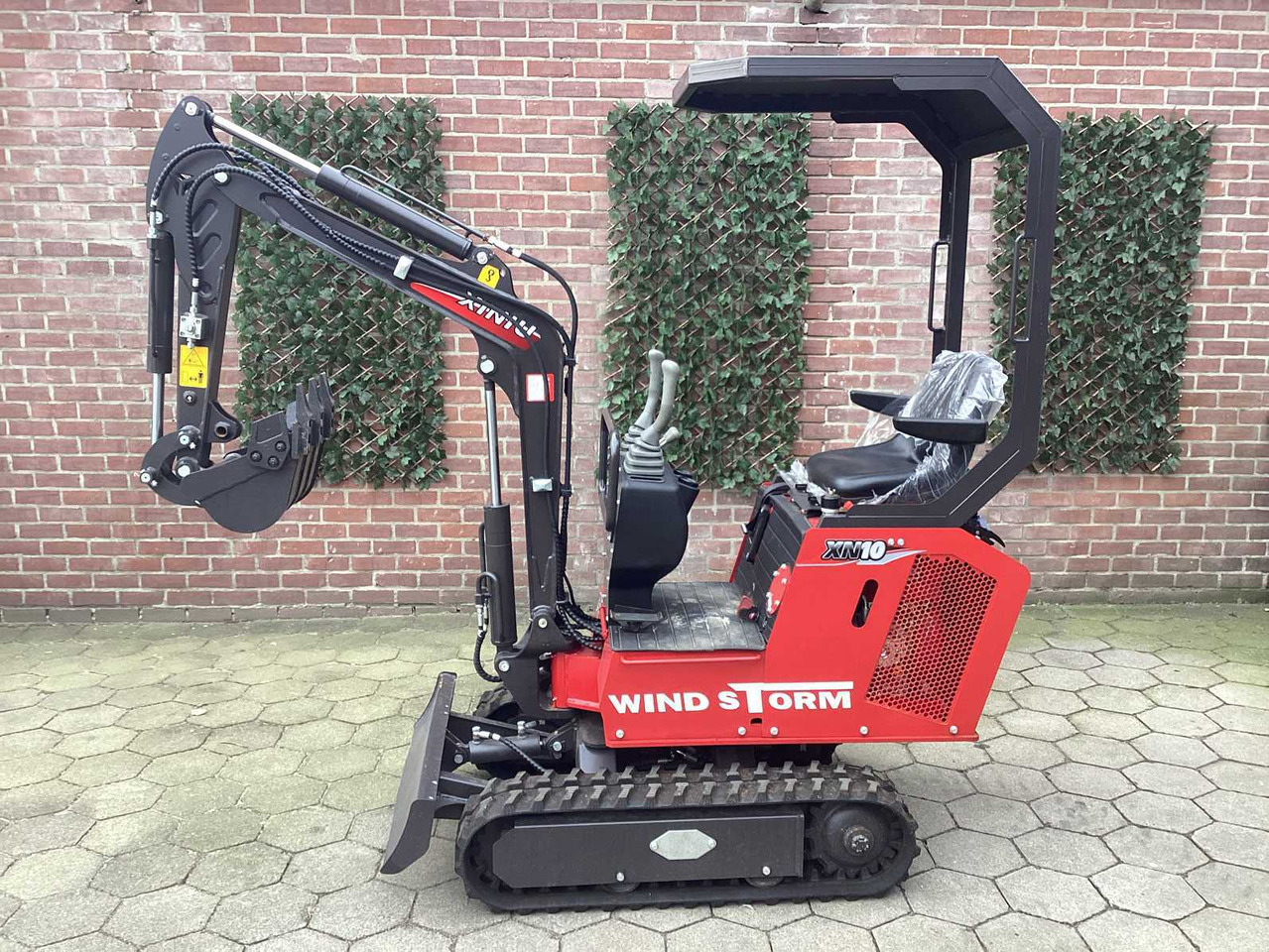 RHINOCEROS WINDSTORM XN 10 - Minibagger: das Bild 2 RHINOCEROS WINDSTORM XN 10 - Minibagger: das Bild 2