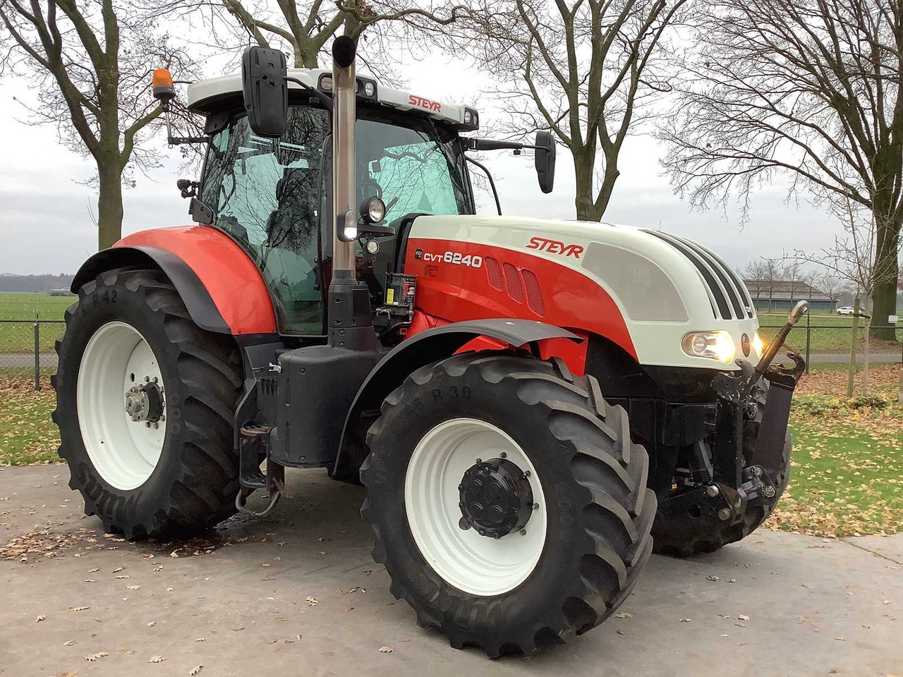 STEYR - 2016 - CVT 6240 - ALL-WHEEL DRIVE FARM TRACTOR - Traktor: das Bild 3 STEYR - 2016 - CVT 6240 - ALL-WHEEL DRIVE FARM TRACTOR - Traktor: das Bild 3