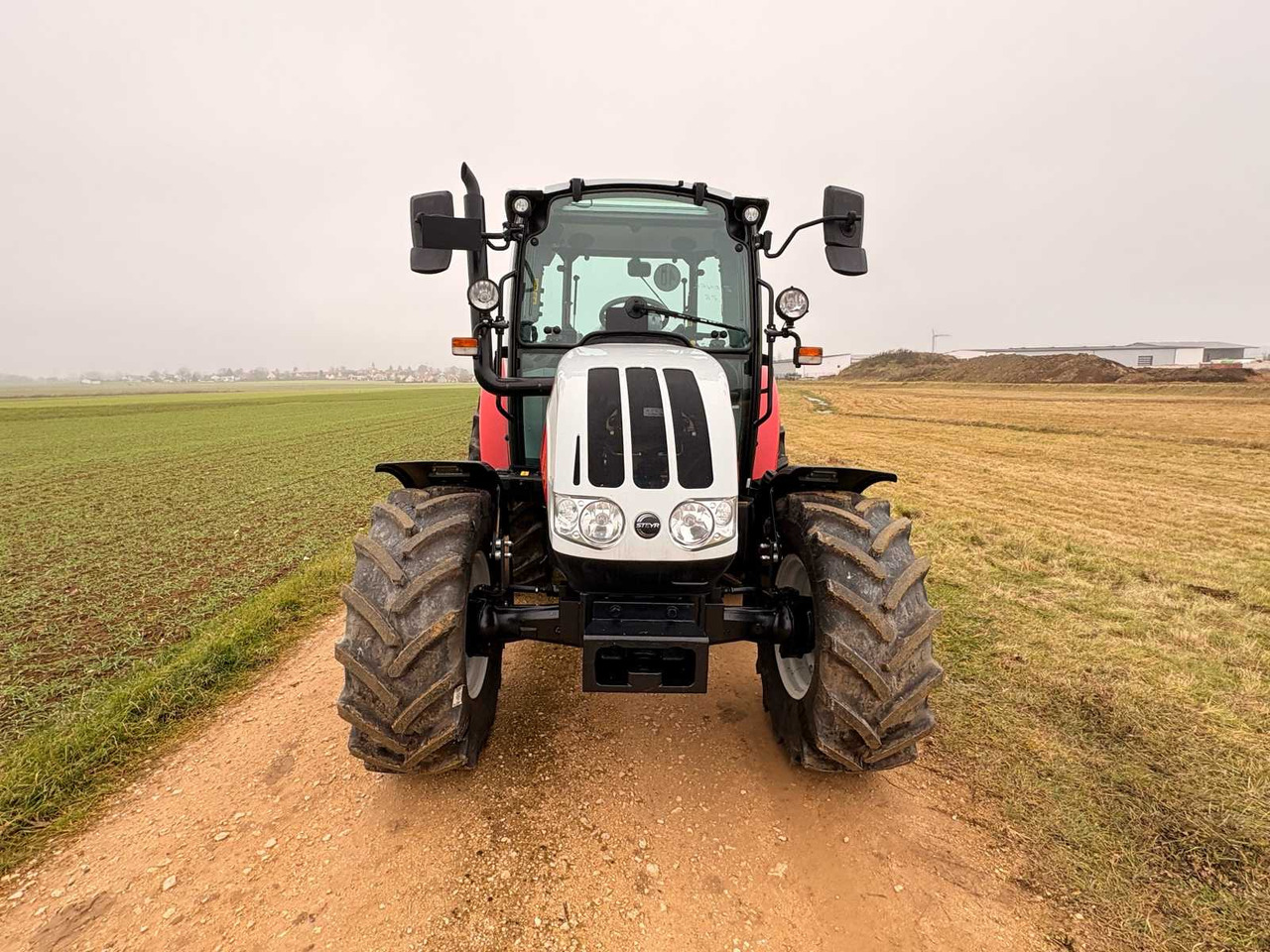 STEYR 4065 S - COMPACT ALL-WHEEL DRIVE TRACTOR (2022) - Traktor: das Bild 2 STEYR 4065 S - COMPACT ALL-WHEEL DRIVE TRACTOR (2022) - Traktor: das Bild 2
