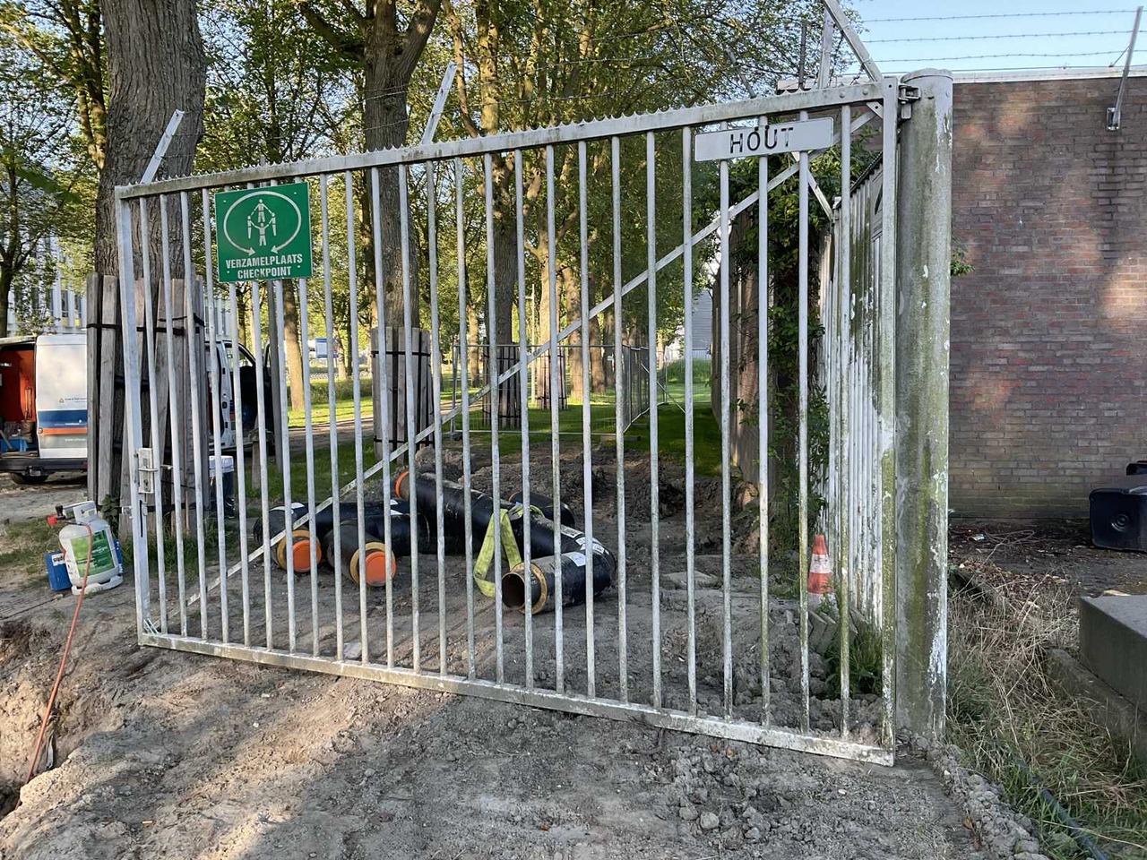 Swing gate with fencing (17.60 mtr) - Baugeräte: das Bild 4 Swing gate with fencing (17.60 mtr) - Baugeräte: das Bild 4