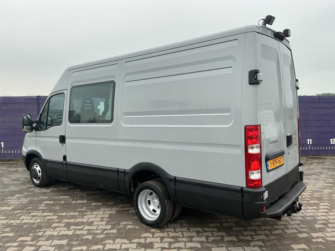2011 - IVECO - DAILY - 35C15V 330 H3 - COMMERCIAL VEHICLE - Transporter: das Bild 3 2011 - IVECO - DAILY - 35C15V 330 H3 - COMMERCIAL VEHICLE - Transporter: das Bild 3