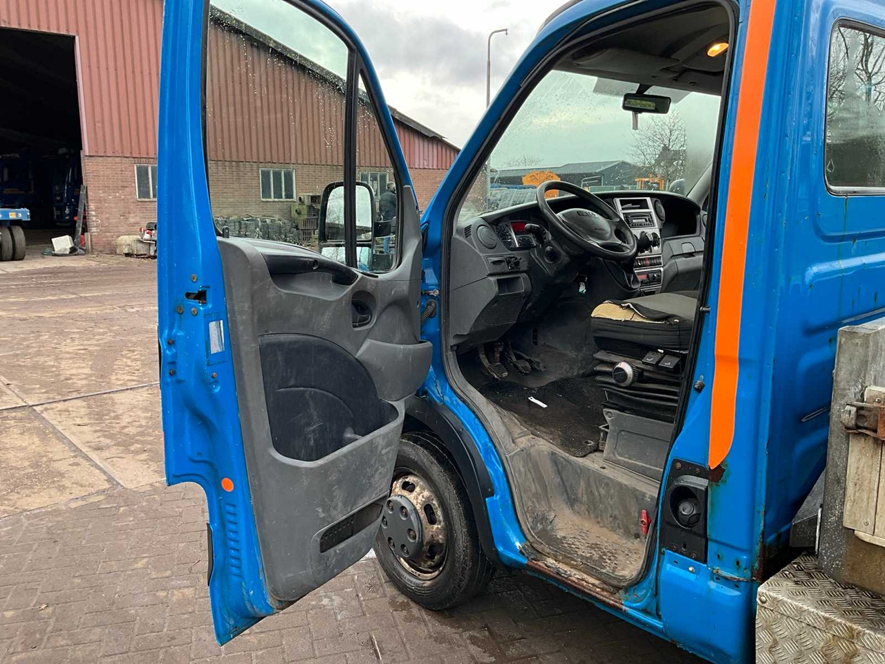 2011 IVECO DAILY 40C18/T COMMERCIAL VEHICLE WITH SEMI-TRAILER - Transporter: das Bild 5 2011 IVECO DAILY 40C18/T COMMERCIAL VEHICLE WITH SEMI-TRAILER - Transporter: das Bild 5