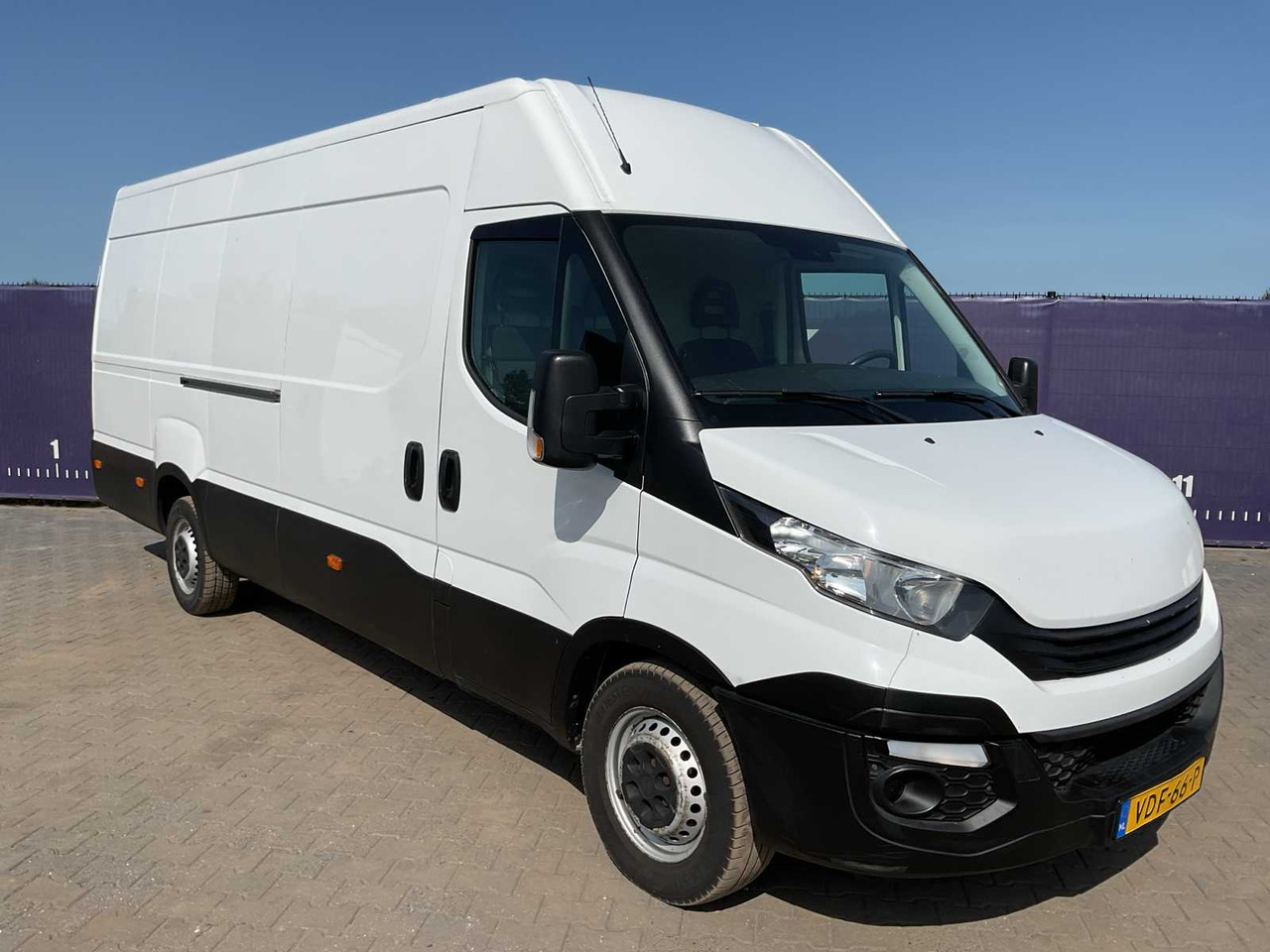 2016 - IVECO - DAILY - 35S14V 2.3 410 H2 - COMMERCIAL VEHICLE - Transporter: das Bild 2 2016 - IVECO - DAILY - 35S14V 2.3 410 H2 - COMMERCIAL VEHICLE - Transporter: das Bild 2