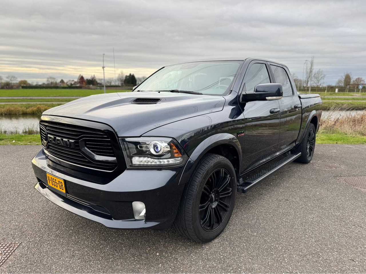 DODGE - RAM 1500 SPORT - 5.7 V8 QC - COMMERCIAL VEHICLE - Transporter: das Bild 1 DODGE - RAM 1500 SPORT - 5.7 V8 QC - COMMERCIAL VEHICLE - Transporter: das Bild 1