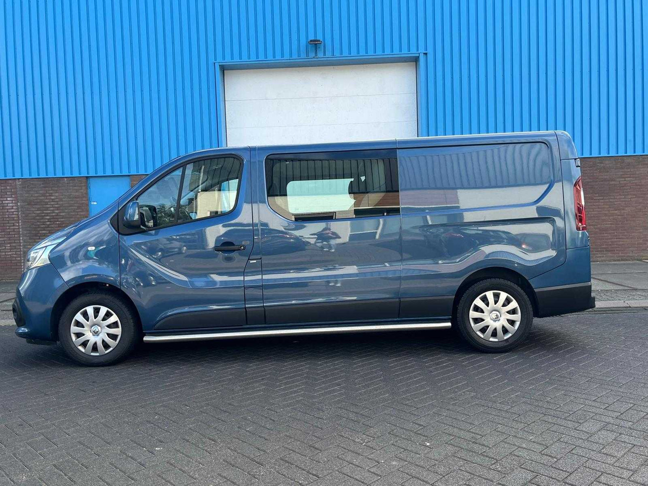 RENAULT TRAFIC 2.0 DCI 120 T29 L2H1 DOUBLE CABIN 6-PERS WORK EDITION | EURO 6 | VANS | VLN-65-J - Transporter: das Bild 3 RENAULT TRAFIC 2.0 DCI 120 T29 L2H1 DOUBLE CABIN 6-PERS WORK EDITION | EURO 6 | VANS | VLN-65-J - Transporter: das Bild 3