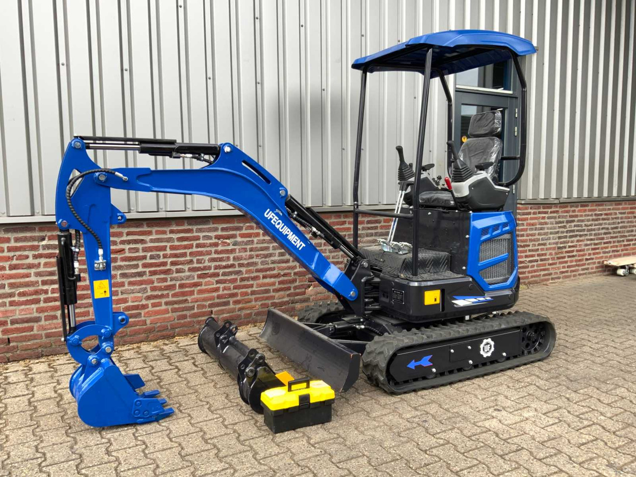 UF Equipment NM-18 - Kettenbagger: das Bild 1 UF Equipment NM-18 - Kettenbagger: das Bild 1