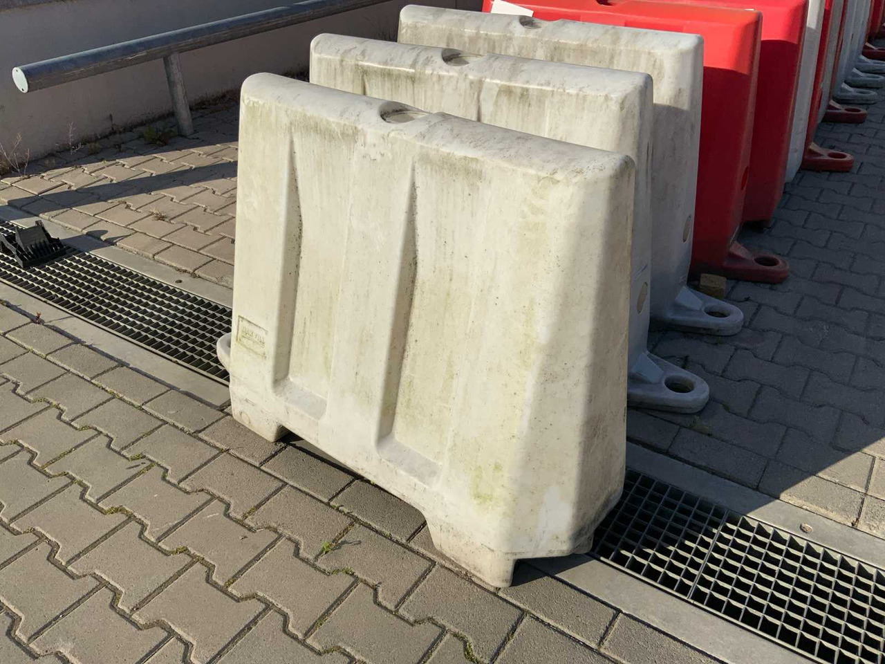 Weightable plastic barriers (35x) - Baugeräte: das Bild 2 Weightable plastic barriers (35x) - Baugeräte: das Bild 2