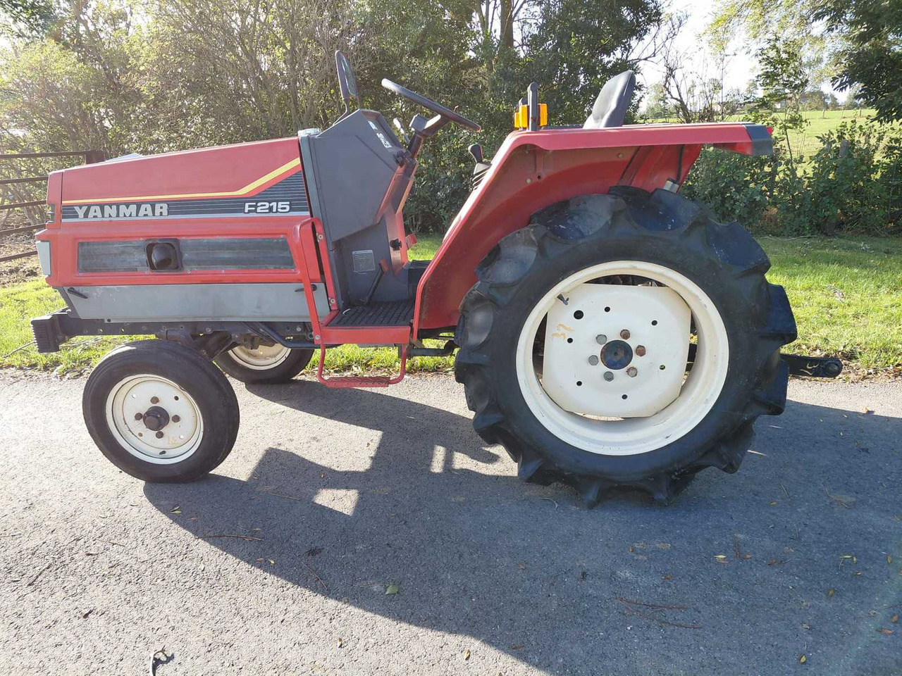 Yanmar F125 - Kleintraktor: das Bild 1 Yanmar F125 - Kleintraktor: das Bild 1