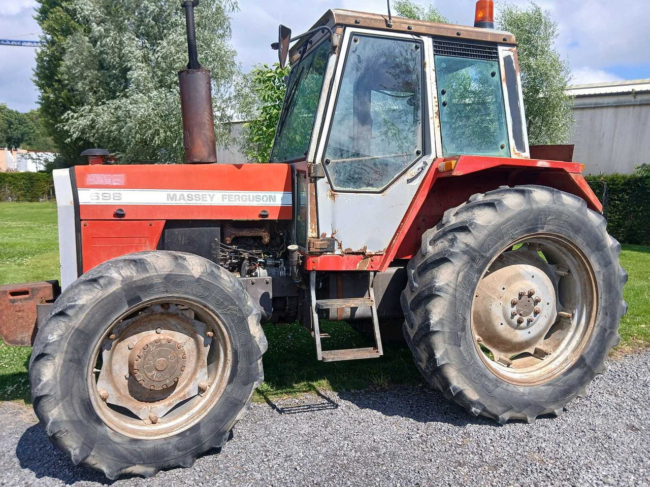 Massey Ferguson 698 - Traktor: das Bild 2 Massey Ferguson 698 - Traktor: das Bild 2