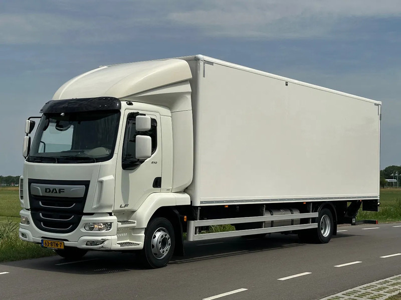 DAF LF 210 LF210.14. EURO6. 2022. 183401km 805x248x248. Bakwagen met Laadklep 2500kg - Koffer LKW: das Bild 1 DAF LF 210 LF210.14. EURO6. 2022. 183401km 805x248x248. Bakwagen met Laadklep 2500kg - Koffer LKW: das Bild 1