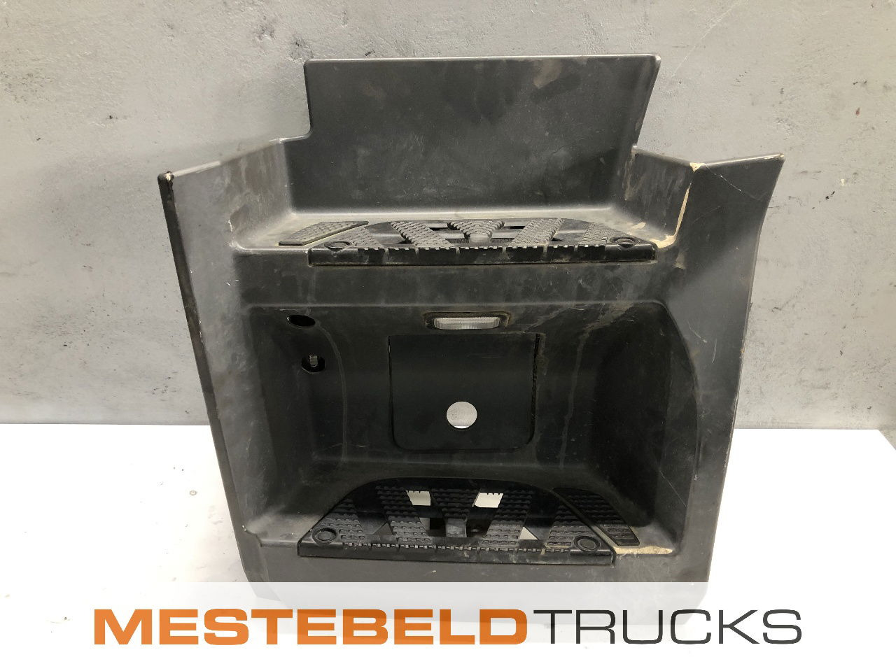Mercedes-Benz Opstapbak links - Rahmen/ Chassis für LKW: das Bild 1 Mercedes-Benz Opstapbak links - Rahmen/ Chassis für LKW: das Bild 1