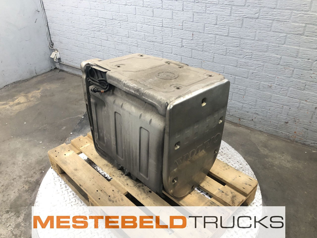 Volvo Katalysator - Auspuff/ Abgasanlage für LKW: das Bild 1 Volvo Katalysator - Auspuff/ Abgasanlage für LKW: das Bild 1