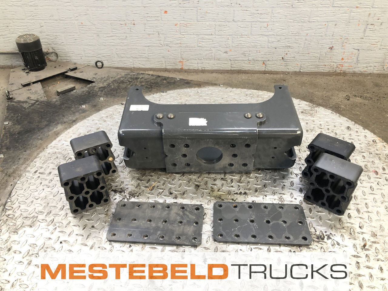Volvo Trekbalk met toebehoren - Rahmen/ Chassis für LKW: das Bild 1 Volvo Trekbalk met toebehoren - Rahmen/ Chassis für LKW: das Bild 1
