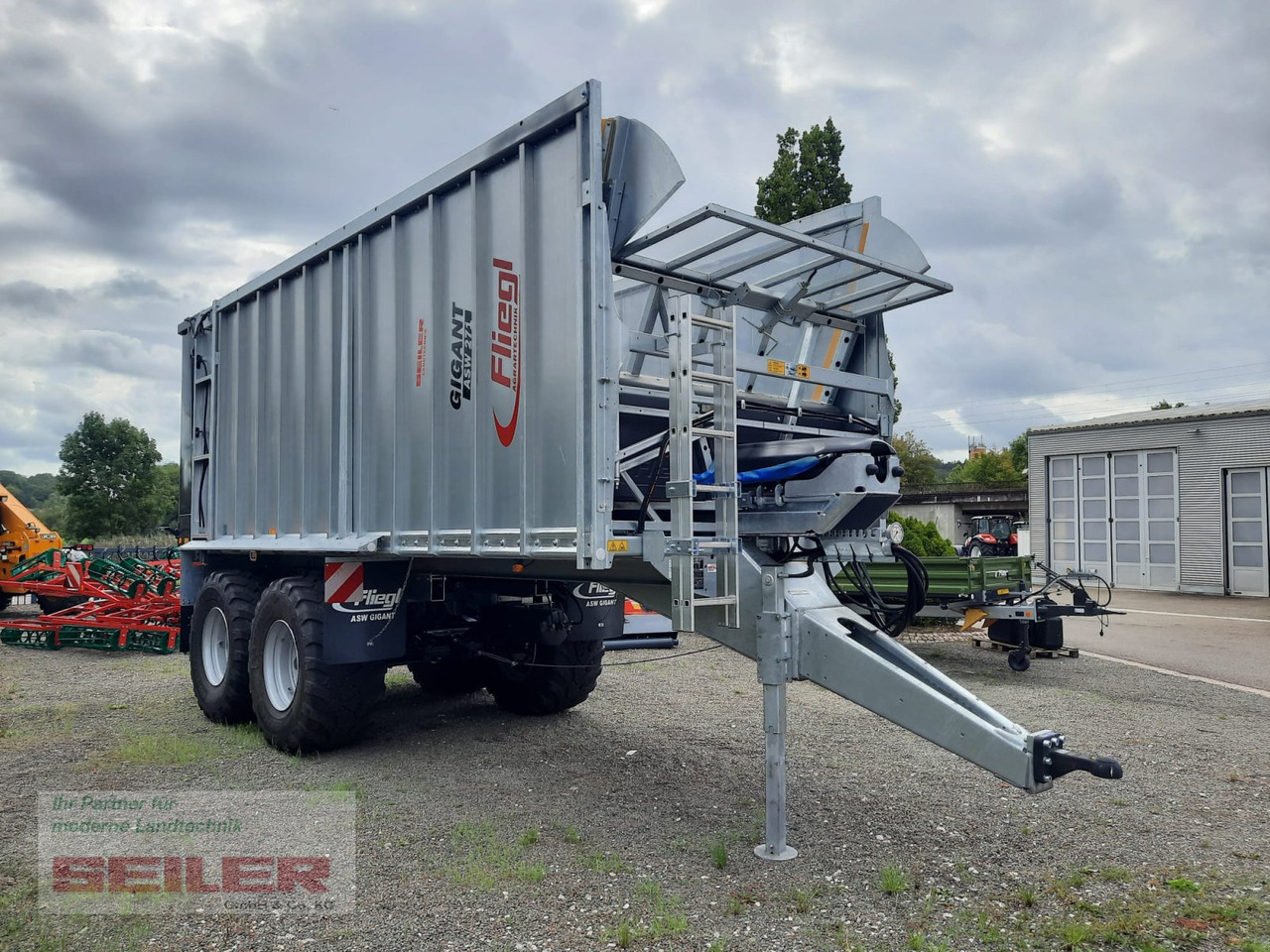 Fliegl ASW 271 C FOX "Franken-Renner" 40m³ - Ladewagen: das Bild 2 Fliegl ASW 271 C FOX "Franken-Renner" 40m³ - Ladewagen: das Bild 2