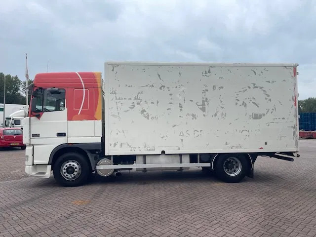 DAF XF 95.380 Euro 2 Manual-Gear - Koffer LKW: das Bild 3 DAF XF 95.380 Euro 2 Manual-Gear - Koffer LKW: das Bild 3