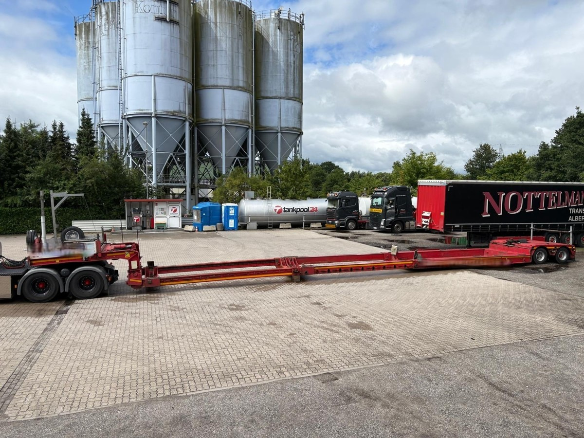 FAYMONVILLE STBZ - 2VAA Megamax Yachttransport - Tieflader Auflieger: das Bild 1 FAYMONVILLE STBZ - 2VAA Megamax Yachttransport - Tieflader Auflieger: das Bild 1