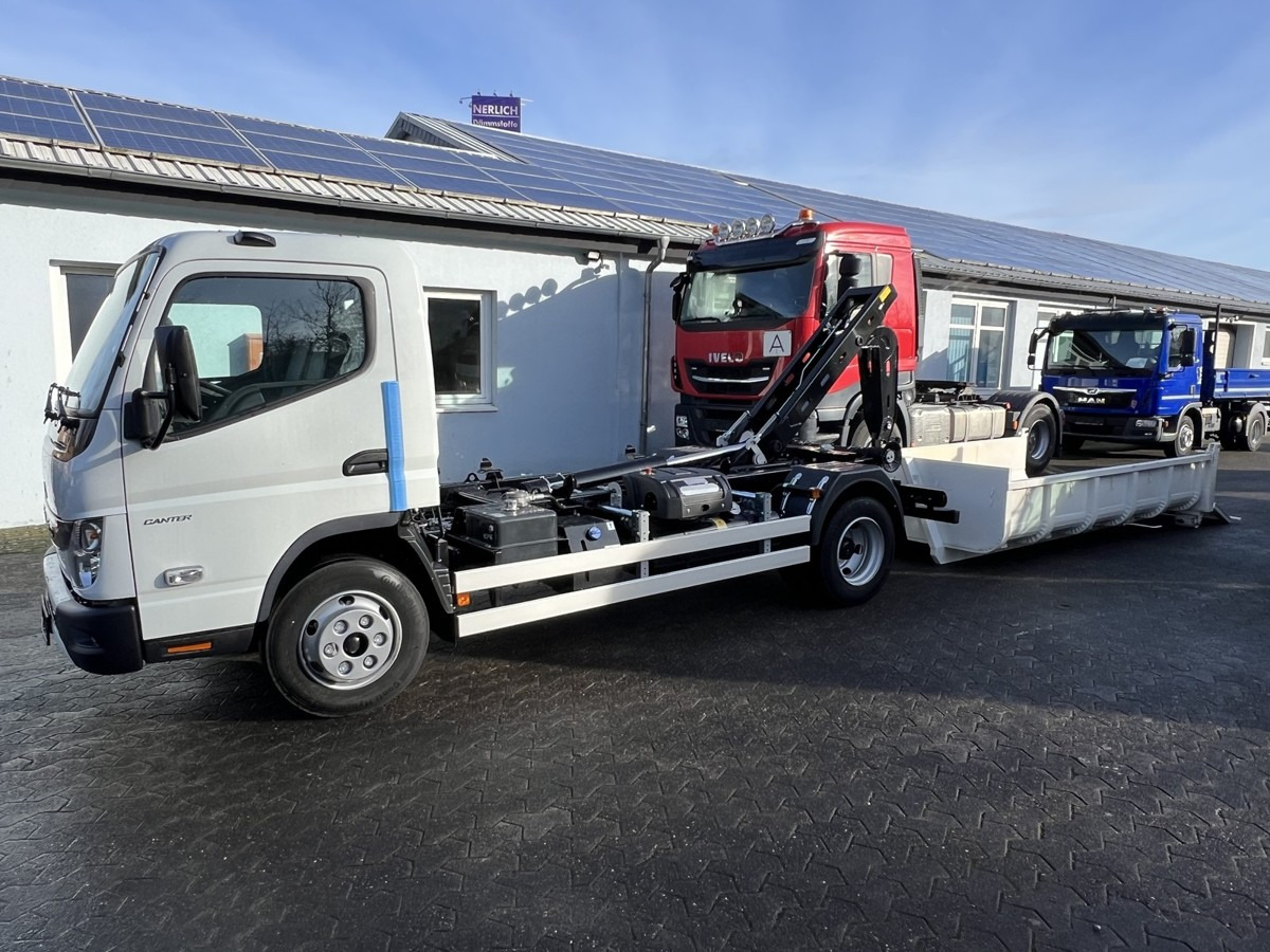 FUSO Canter FUSO 7C18 City Abrollkipper - Abrollkipper: das Bild 3 FUSO Canter FUSO 7C18 City Abrollkipper - Abrollkipper: das Bild 3