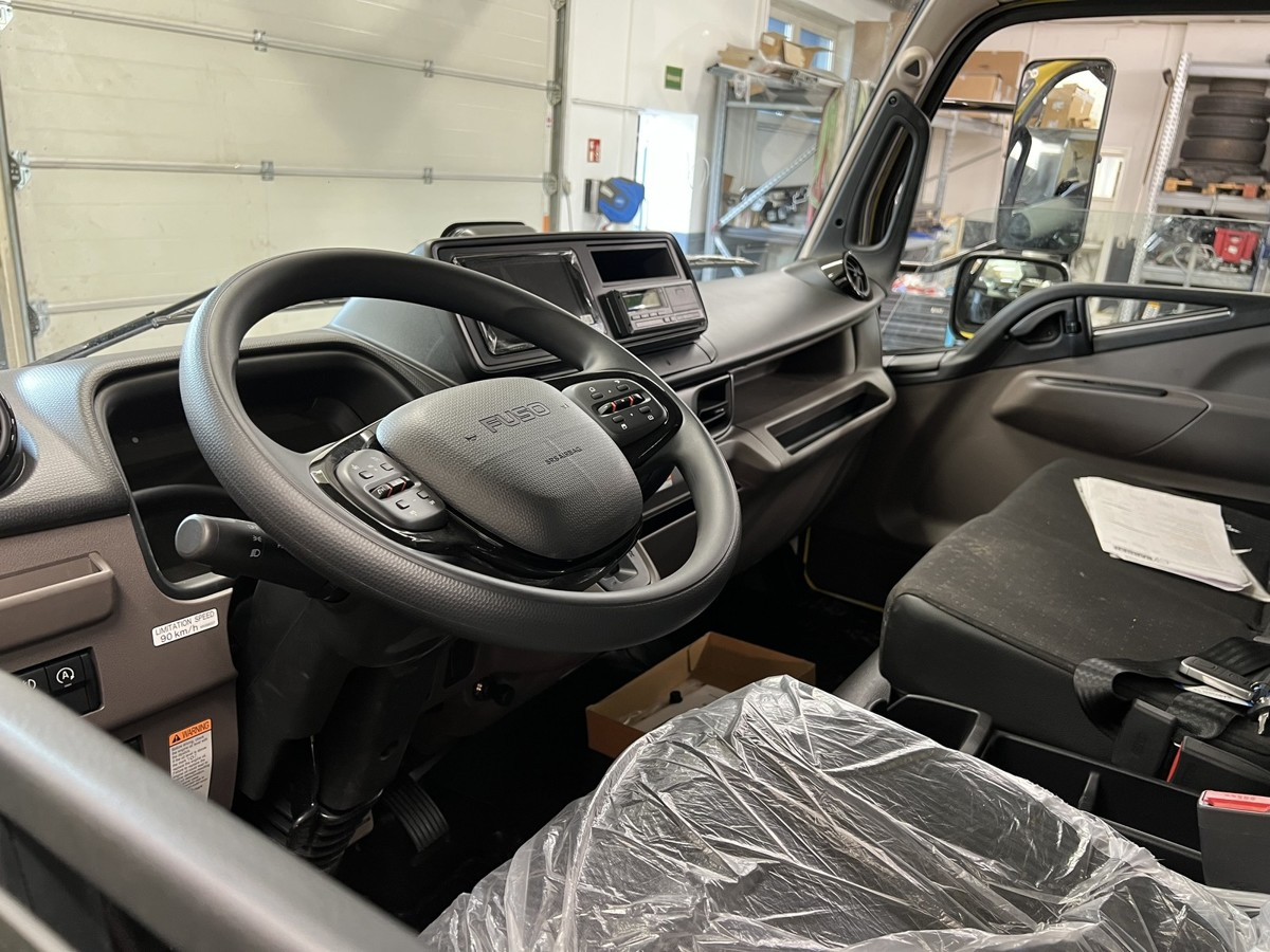 Innenraum Bild 1: NEU: Pritsche Transporter FUSO FUSO 9C18 Alu Pritsche 6.1m Mod.25 GSR NL4.0T!