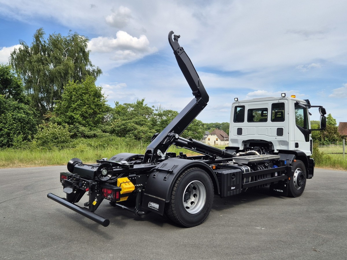 IVECO Euro Cargo 180E32 4x2 Abrollkipper Teleskoparm - Abrollkipper: das Bild 4 IVECO Euro Cargo 180E32 4x2 Abrollkipper Teleskoparm - Abrollkipper: das Bild 4