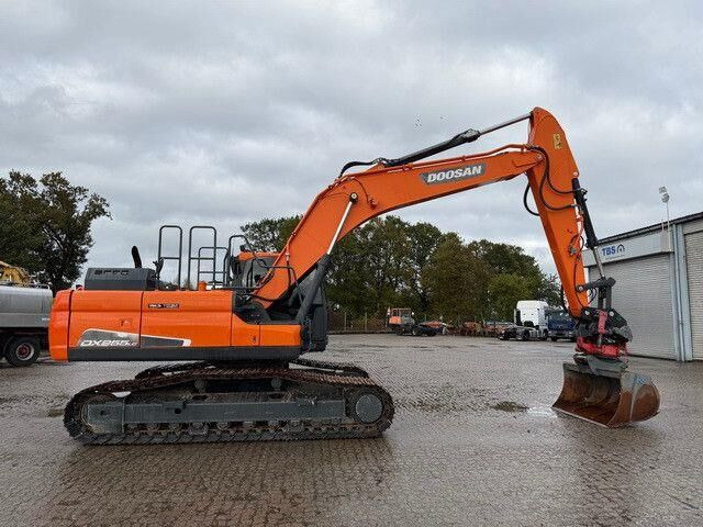 Doosan DX 255 LC-5, Rototilt,Div. Löffel,Greifer+Hammer - Kettenbagger: das Bild 5 Doosan DX 255 LC-5, Rototilt,Div. Löffel,Greifer+Hammer - Kettenbagger: das Bild 5
