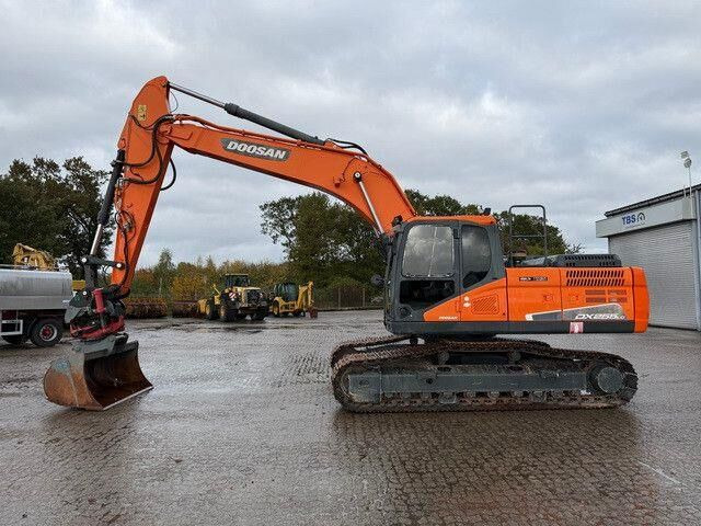 Doosan DX 255 LC-5, Rototilt,Div. Löffel,Greifer+Hammer - Kettenbagger: das Bild 2 Doosan DX 255 LC-5, Rototilt,Div. Löffel,Greifer+Hammer - Kettenbagger: das Bild 2