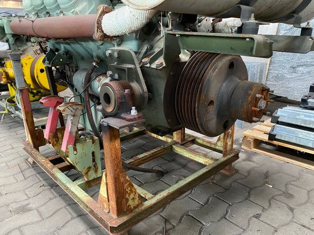 Mercedes-Benz OM 422 Motor, V8, 8 Zylinder, 10x am Lager - LKW: das Bild 3 Mercedes-Benz OM 422 Motor, V8, 8 Zylinder, 10x am Lager - LKW: das Bild 3