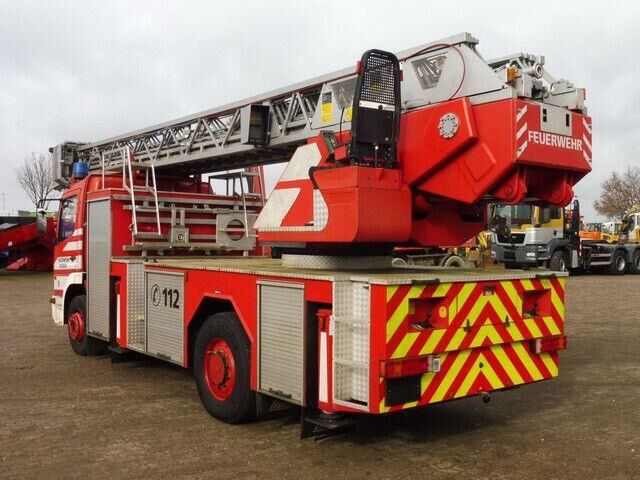Mercedes-Benz 1528 ATEGO 4x2, Drehleiter DL23-12, Metz, 30m - Feuerwehrfahrzeug: das Bild 3 Mercedes-Benz 1528 ATEGO 4x2, Drehleiter DL23-12, Metz, 30m - Feuerwehrfahrzeug: das Bild 3