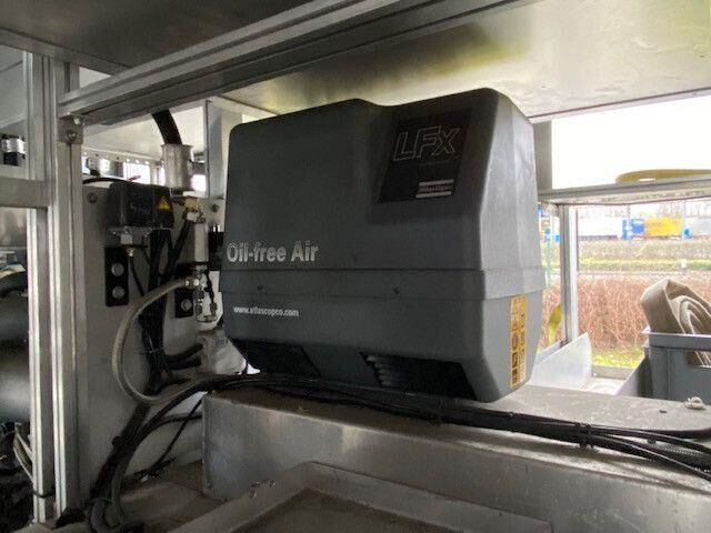 Feuerwehrfahrzeug Mercedes-Benz 1833 Axor 4x4,Palfinger PK8502,Allrad,Seilwinde: das Bild 9