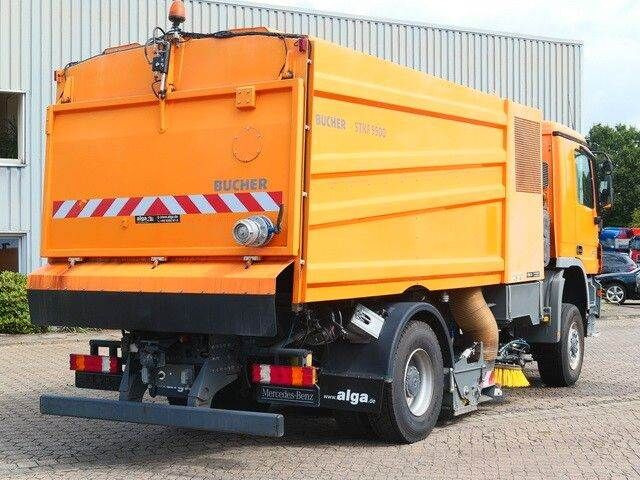 Mercedes-Benz 2032 A Actros 4x4, Bucher STKF 9500, Airport, AC - Kehrmaschine: das Bild 3 Mercedes-Benz 2032 A Actros 4x4, Bucher STKF 9500, Airport, AC - Kehrmaschine: das Bild 3