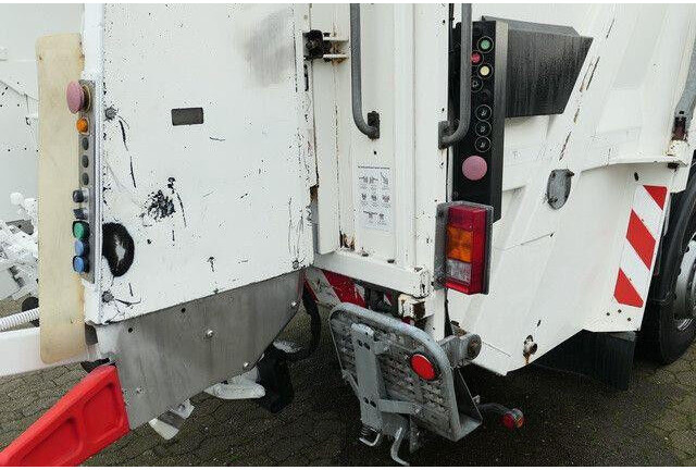 Mercedes-Benz 2532 L Actros 6x2, Faun, Variopress, Zöller, AC - Müllwagen: das Bild 5 Mercedes-Benz 2532 L Actros 6x2, Faun, Variopress, Zöller, AC - Müllwagen: das Bild 5