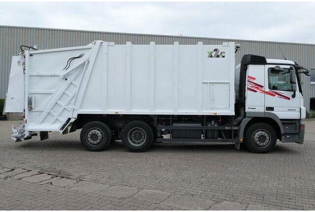 Mercedes-Benz 2532 L Actros 6x2, Medium X2EC23, Zöller 321 - Müllwagen: das Bild 2 Mercedes-Benz 2532 L Actros 6x2, Medium X2EC23, Zöller 321 - Müllwagen: das Bild 2