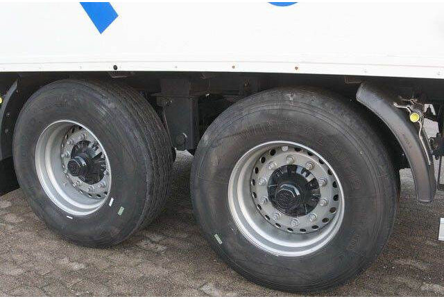 Sommer 2-Achser, elektr. Rolltor, BPW, 11.000mm lang - Koffer Auflieger: das Bild 4 Sommer 2-Achser, elektr. Rolltor, BPW, 11.000mm lang - Koffer Auflieger: das Bild 4